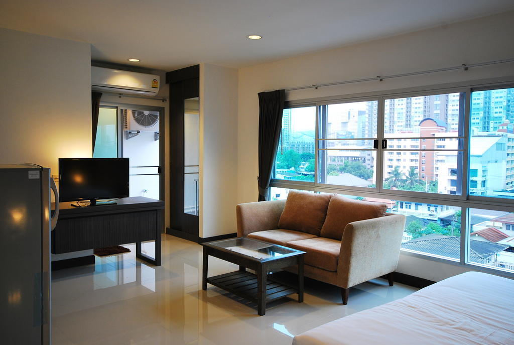Baan Mina Aparthotel Banguecoque Exterior foto