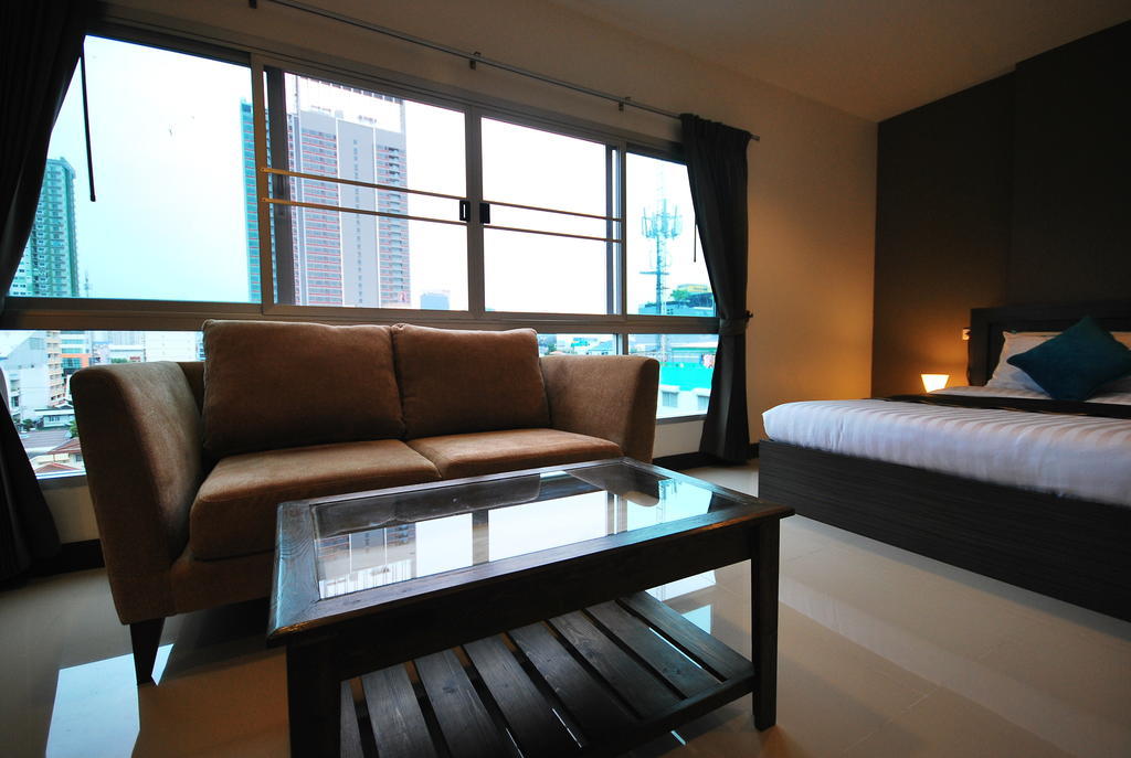 Baan Mina Aparthotel Banguecoque Exterior foto